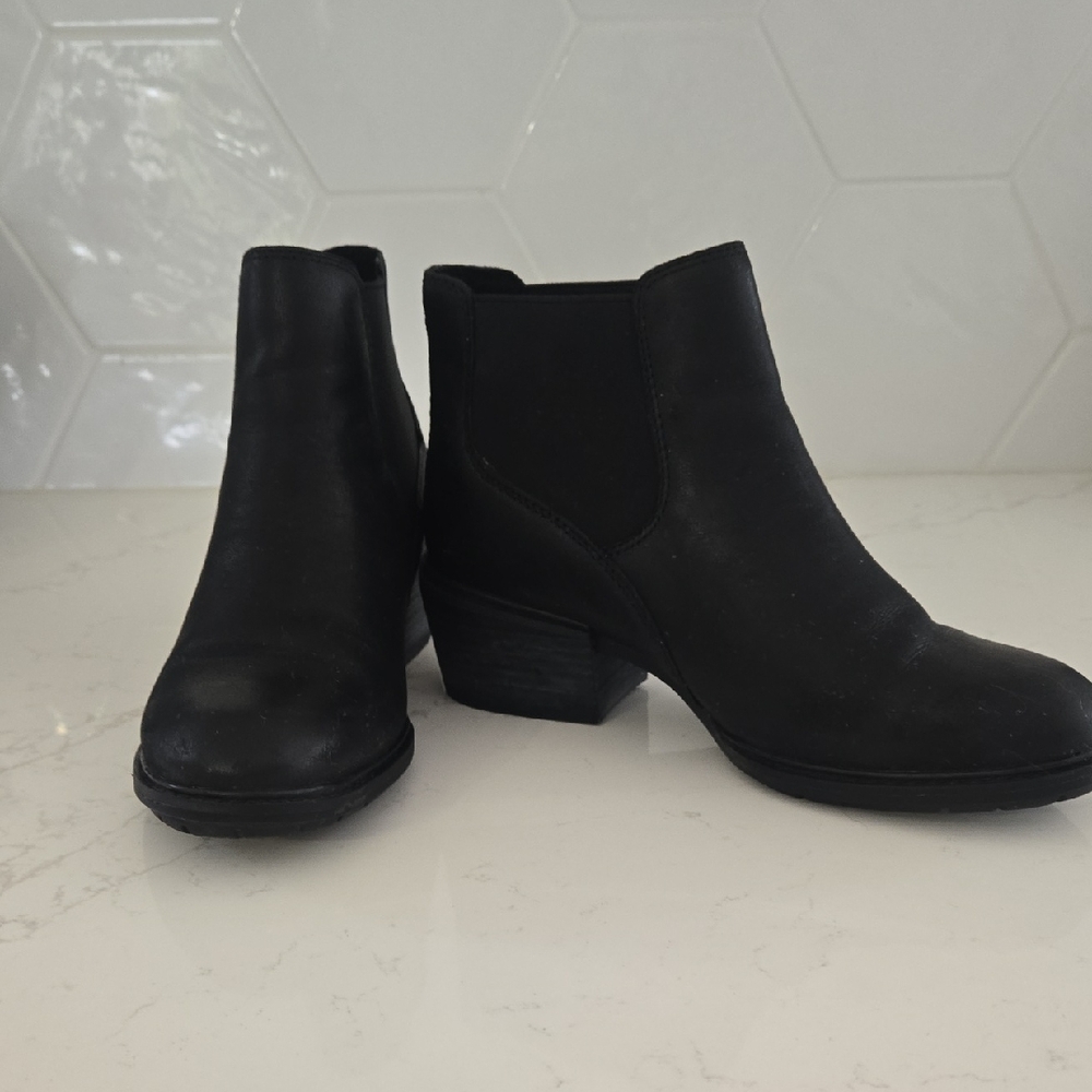 Timberland Classic Black Chelsea Leather Ankle Boots - Women's